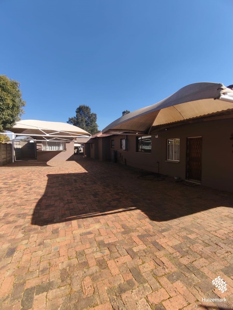 5 Bedroom Property for Sale in Vaalpark Free State
